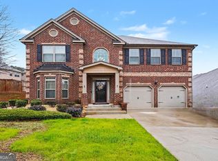 90 Waters Edge Ln, Covington, GA 30014