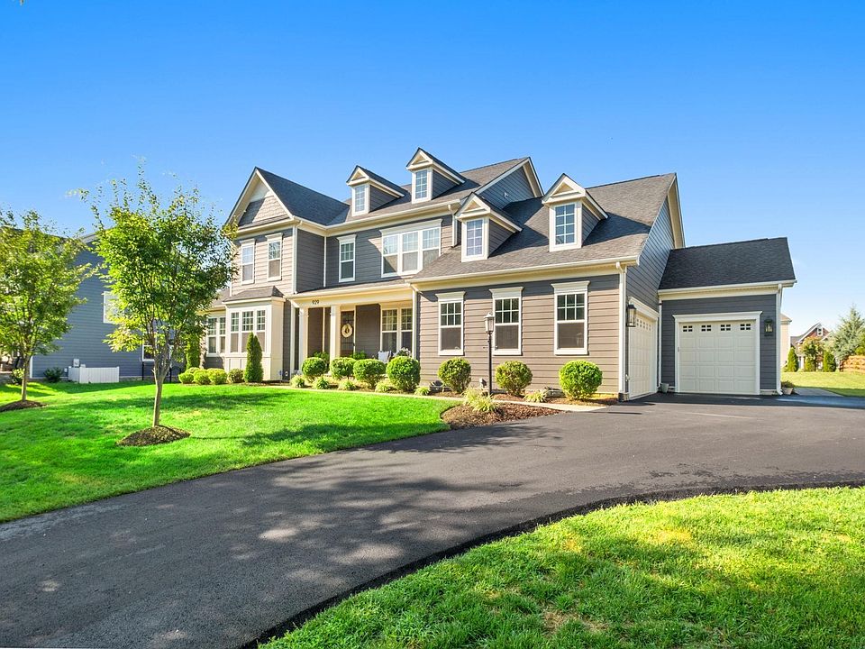 1st image of 929 Park Ridge Dr