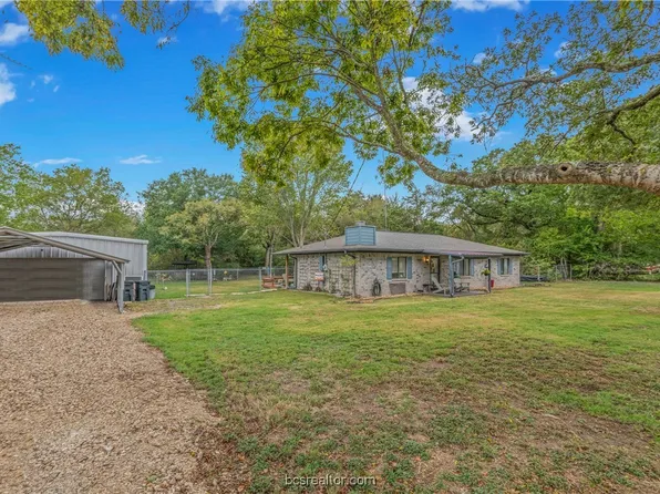 8402 Peach Tree Dr, Bryan, TX 77808