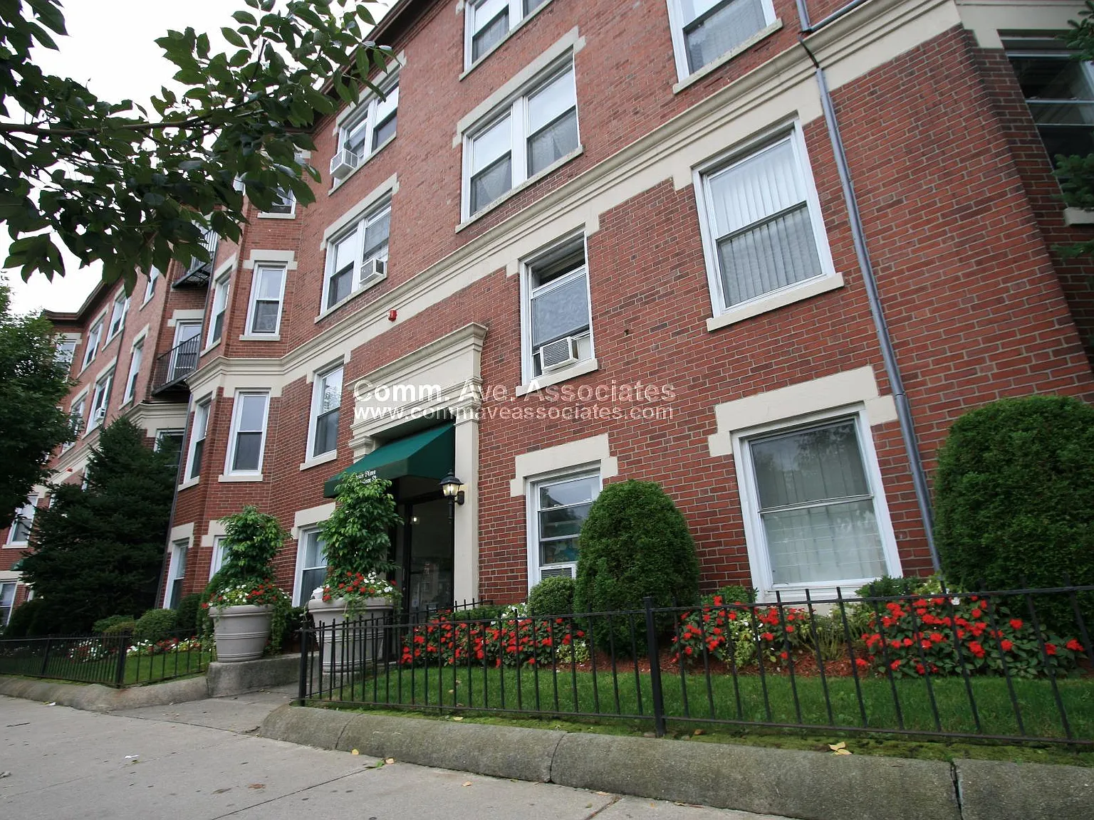 1 bed, 1.0 bath, $2,250 — Photo 4