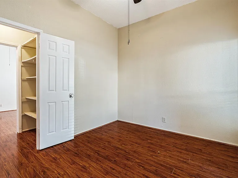 807 W 25th St #104 — Photo 24
