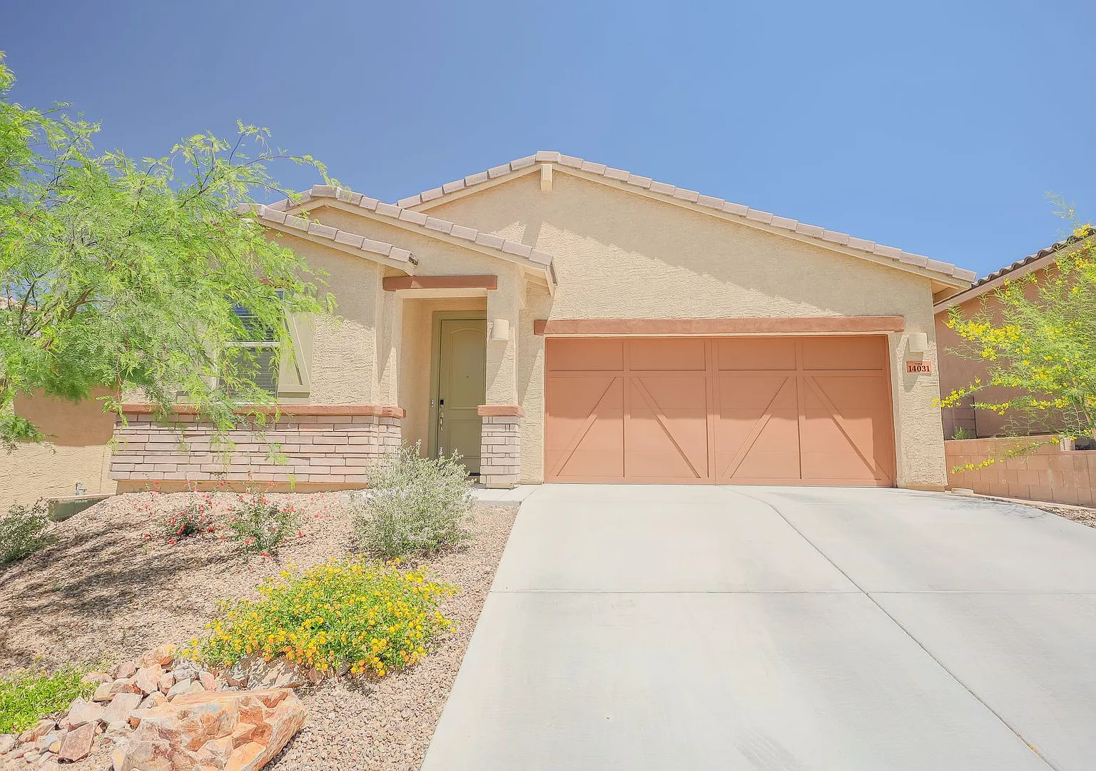 Spacious 4-Bedroom Home with Mountain Views & Beautiful Backyard — Photo 1