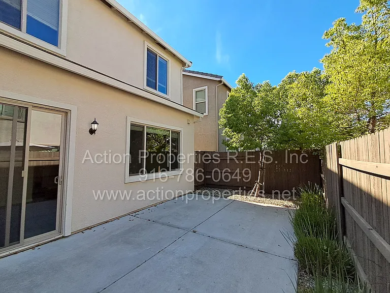 2136 Malibu Pl — Photo 34