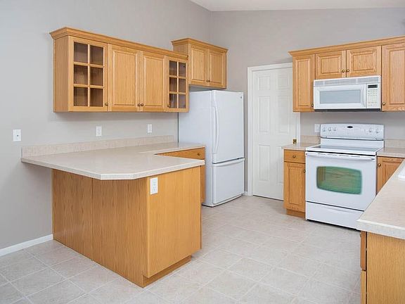 2nd image of 351 W Daffodil Dr