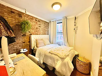 Rented by Century 21 Premier 