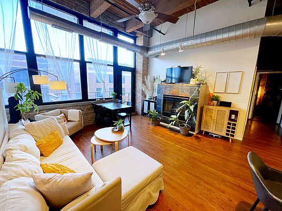 5th image of 1500 W Monroe St APT 420
