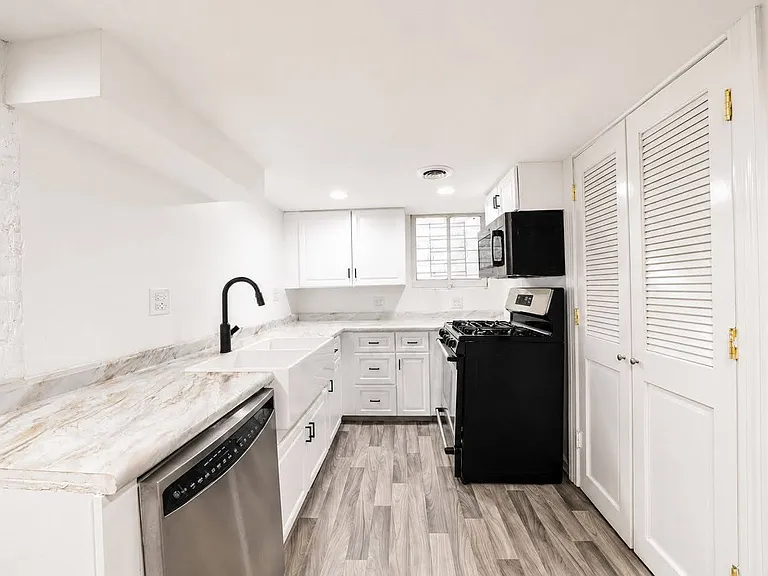 2642 N California Ave #1 — Photo 3