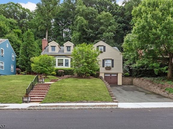 3rd image of 104 Hillside Ave