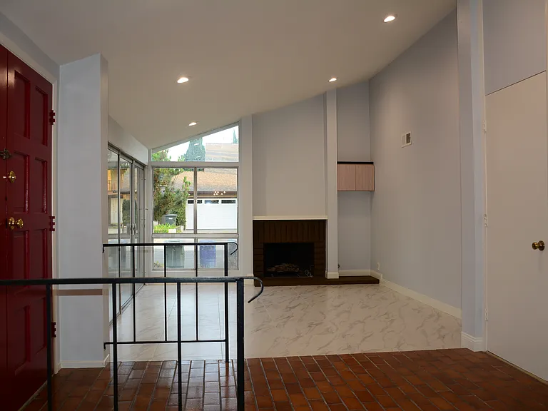 2135 Dashwood St — Photo 16