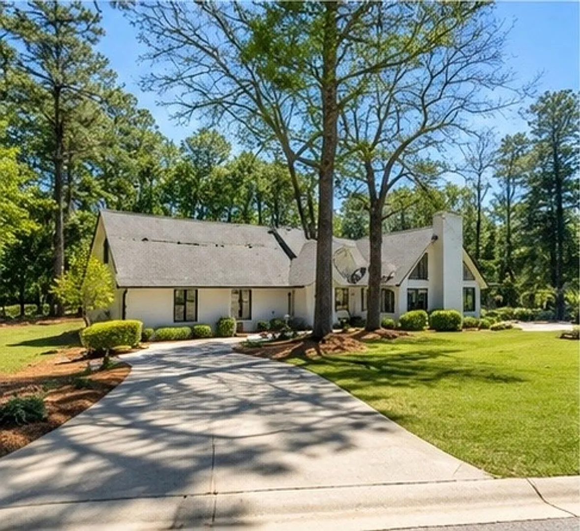 Luxury Lake Community Retreat | 6 Bedrooms with Sauna — Photo 2