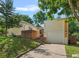 1704 W Jackson St, Springfield, IL 62704