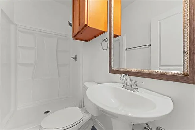 209 S Laurel St #A — Photo 9