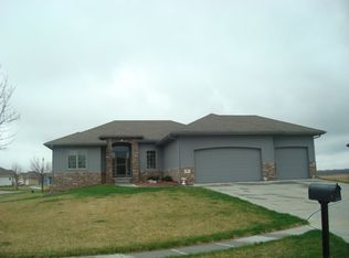 101 Crogans Way Cir, Council Bluffs, IA 51501