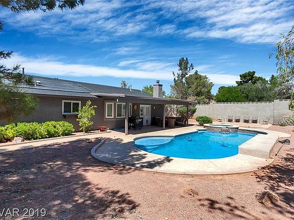 3rd image of 201 W Cypress Dr