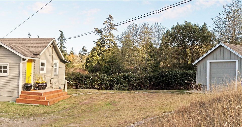 1st image of 3144 NE Babcock St