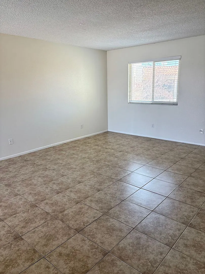 **Great 2 Bedroom/2 Bathroom/Gated Condo In Mesa (Main St & Dobson Rd)** — Photo 4