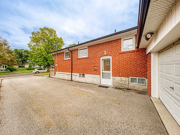 5th image of 32 Bromton Dr
