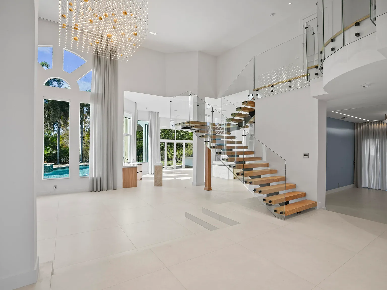 6 bed, 6.0 bath, 5157 sqft, $19,000 — Photo 2