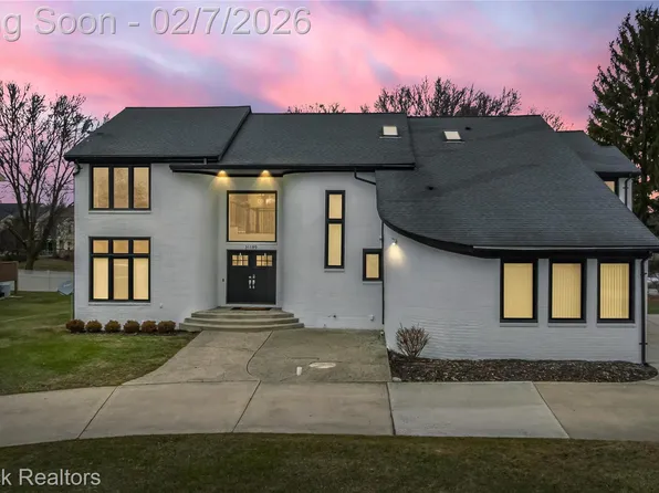31189 Country Ridge Cir, Farmington Hills, MI 48331