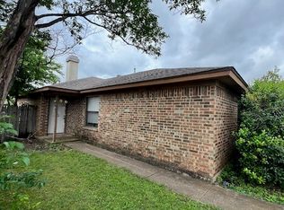 1049 Cottonwood Trl, Benbrook, TX 76126