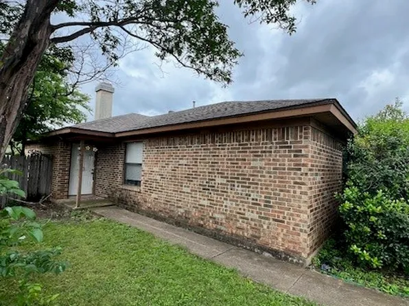 1049 Cottonwood Trl, Benbrook, TX 76126