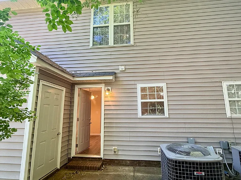 3332 Kenmont Ln #E — Photo 16