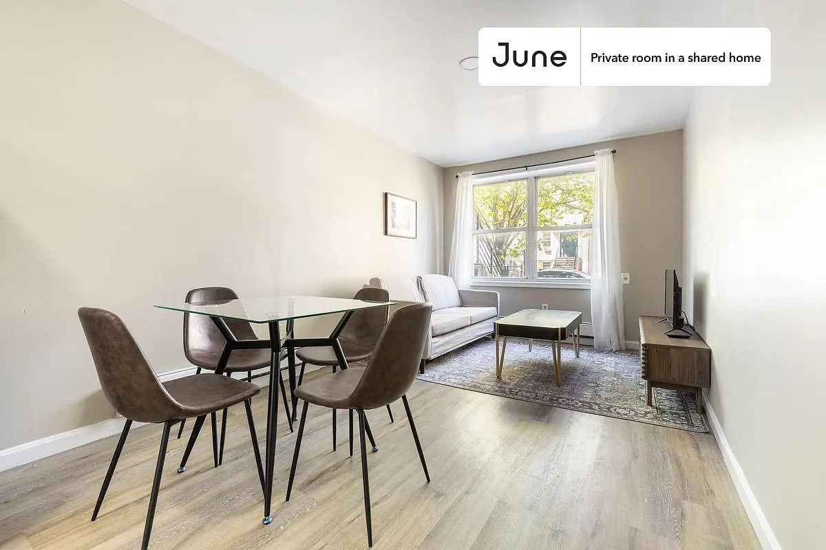 Full bedroom in 4 bed/3 bath home in Fort Greene #1078 D — Photo 4