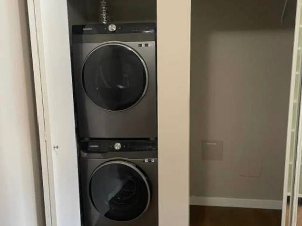 2 bedroom rental in Surrey — photo 14