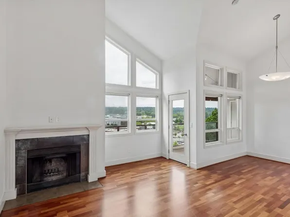 8980 Redmond Woodinville Rd NE APT 302, Redmond, WA 98052