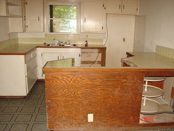 3rd image of 325 Cypress St