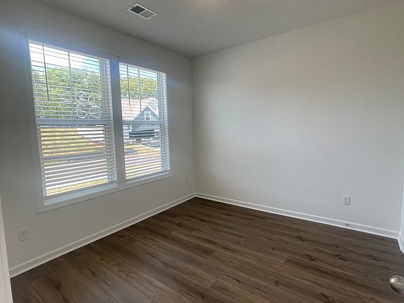 4th image of 19 Halsey St