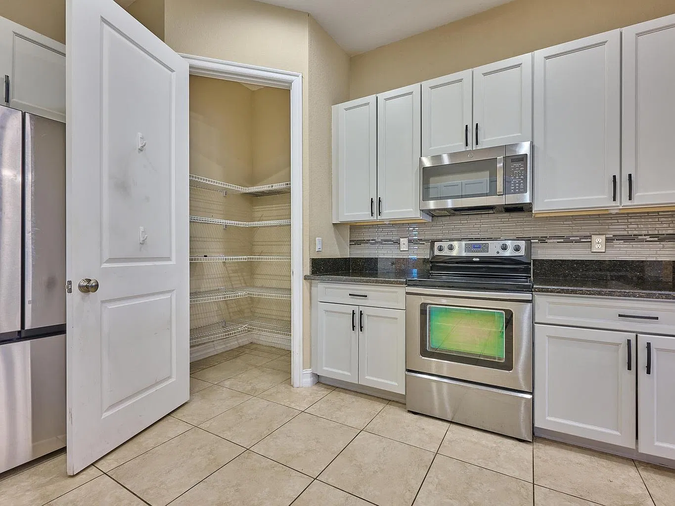 5 bed, 4.0 bath, 3572 sqft, $7,500 — Photo 2