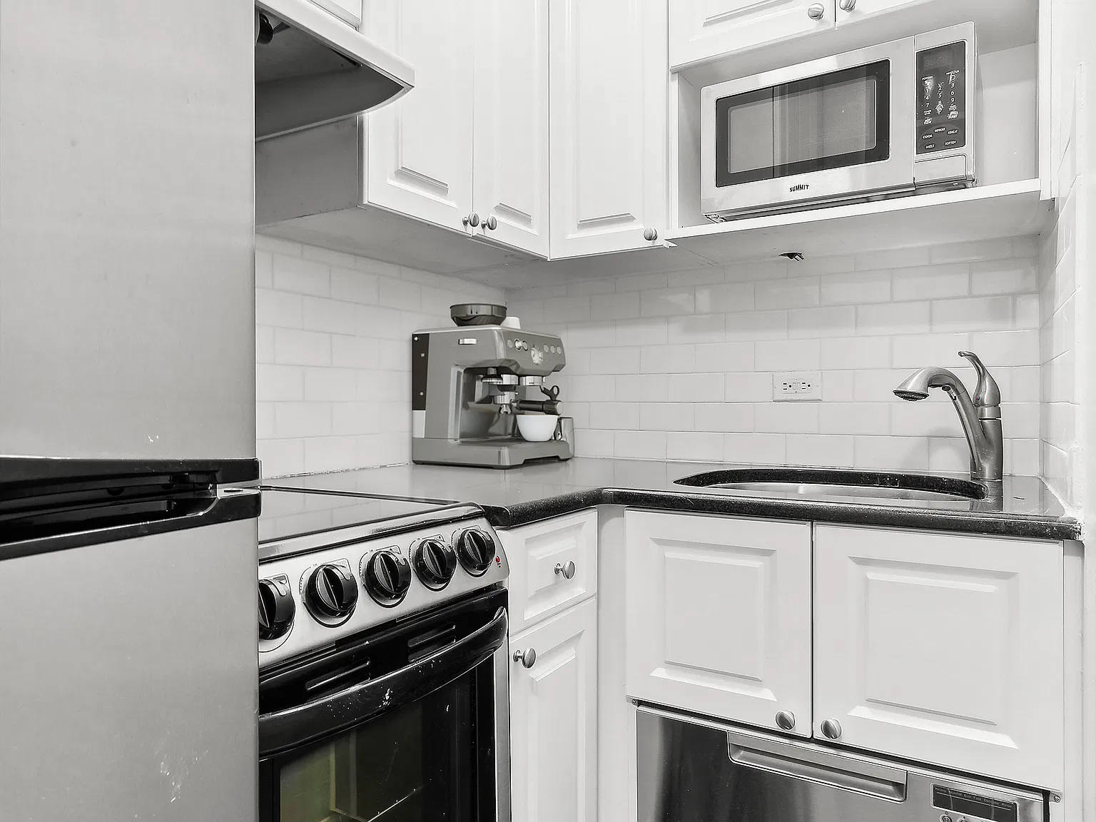 134 E 22nd St — Photo 3