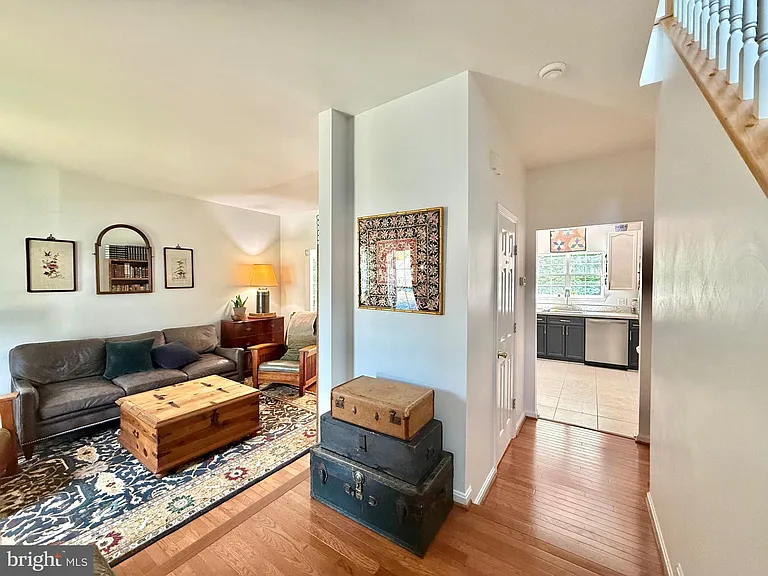 8 Woodmont Ct — Photo 5