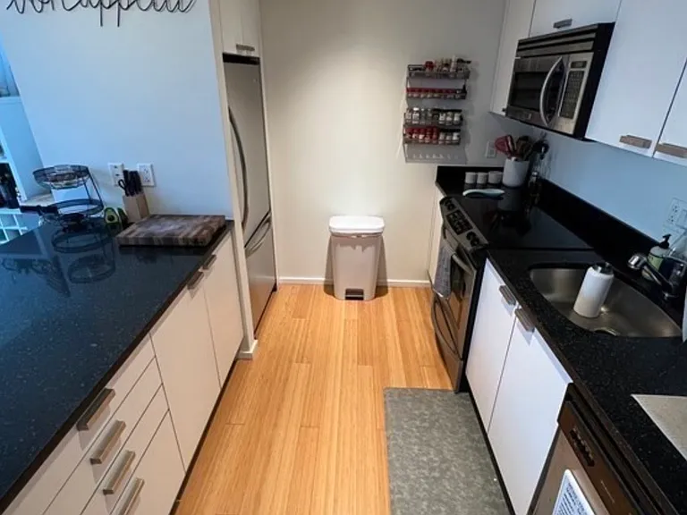 4 Lyndeboro Pl #3B — Photo 5