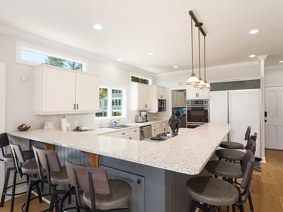 2nd image of 19 Dune Ln