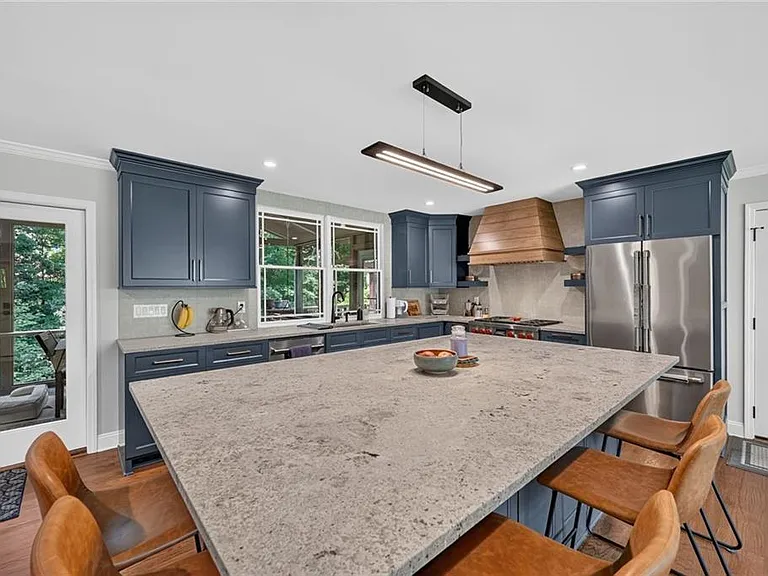 4100 Shawnee Ln NE — Photo 6