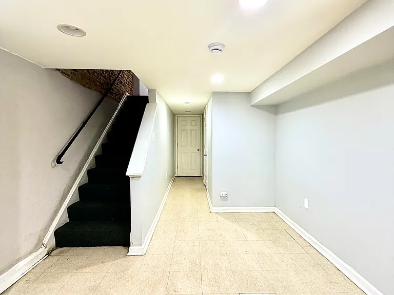 414 N Bradford St — Photo 15