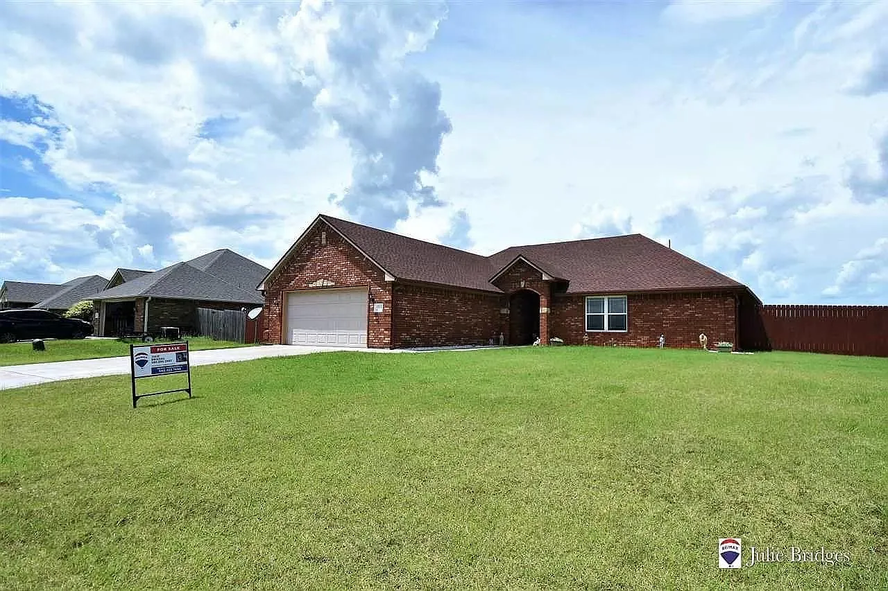 4 bed, 1750 sqft, $2,000 — Photo 2