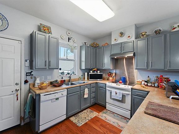 5th image of 4418 N Live Oaks Cir