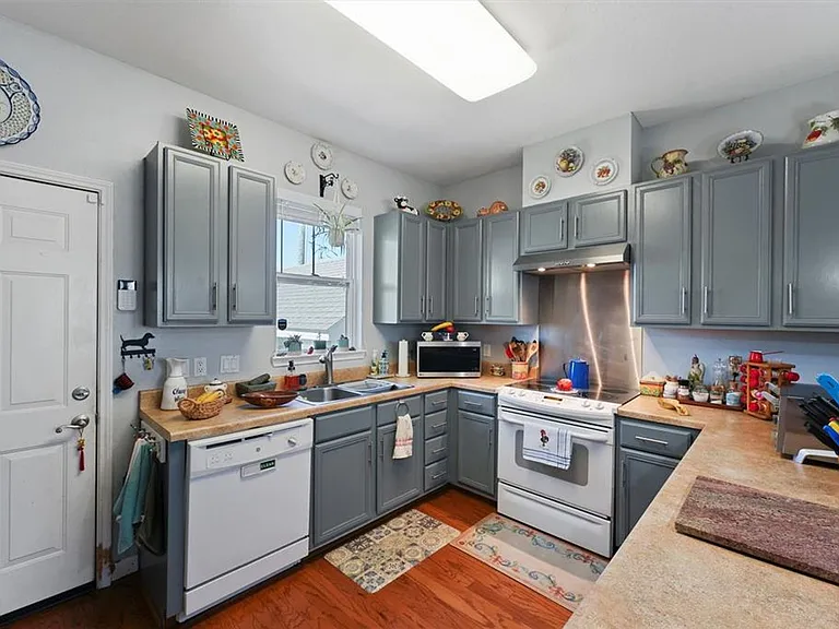 4418 N Live Oaks Cir — Photo 5