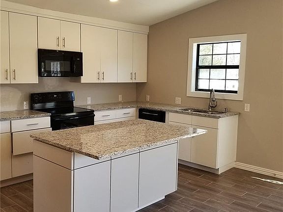 5th image of 714 Royal Crest Dr