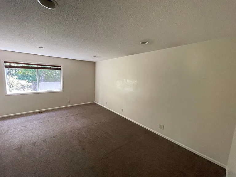 2456 Blackburn St — Photo 8