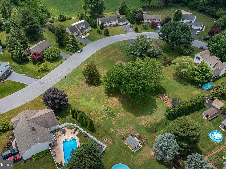1st image of 734 Pleasant Dr