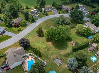 734 Pleasant Dr Lot 2, New Holland, PA 17557