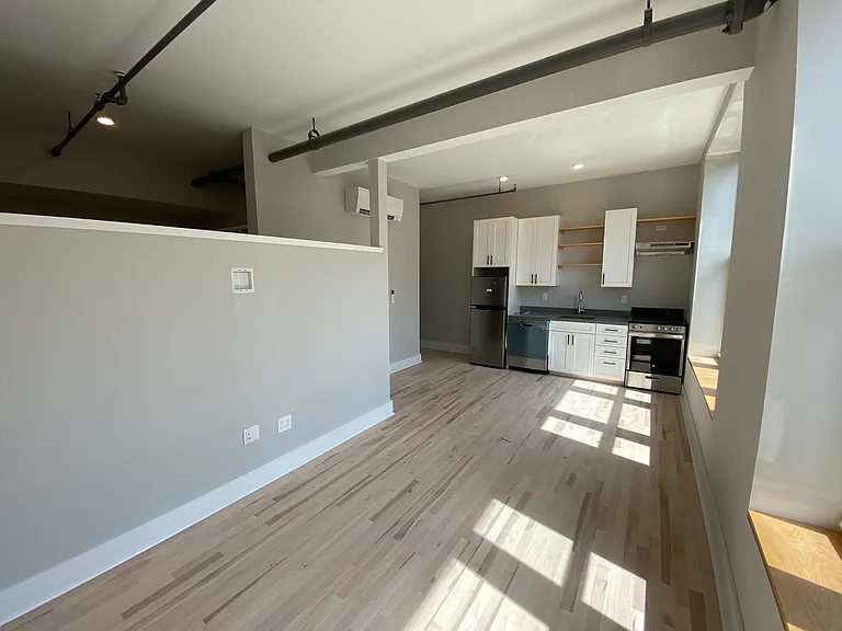 5 Washington St #204 — Photo 3