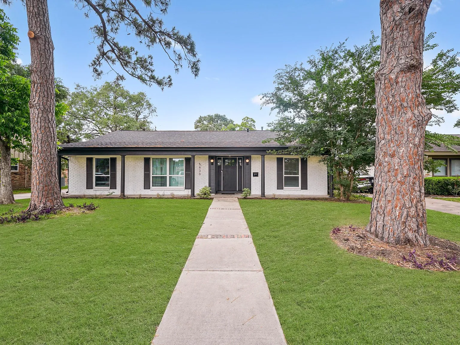 3 bed, 2.0 bath, 2319 sqft, $4,200 — Photo 2