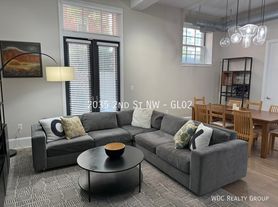 2035 2nd St NW