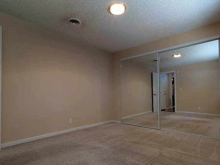2145 Laurelhurst Dr — Photo 18