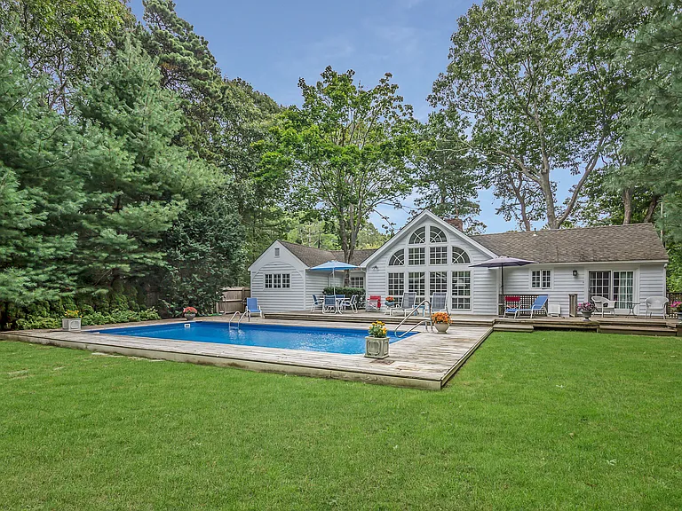 39 Roxbury Ln — Photo 4